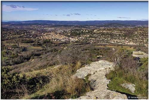 La randonnée pédestre d'Apt et le rocher de Saignon dans le Luberon