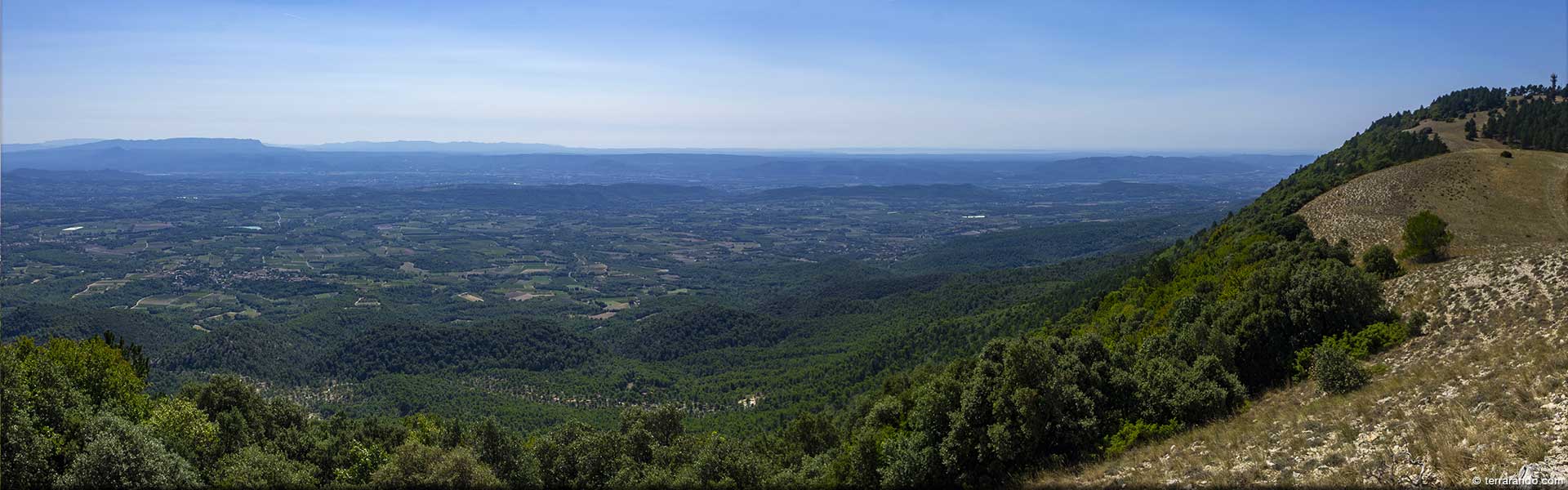 Randonnée de Cabrières d'Aigues le versant Sud du Grand Luberon et le sommet du Mourre Nègre