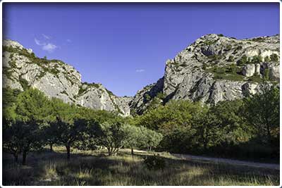 randonnée pédestre des gorges de Régalon et le vallon de la Galère dans le Luberon en Vaucluse